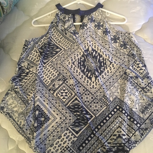 Blue and white pattern Blouse low v cut - Picture 1 of 6